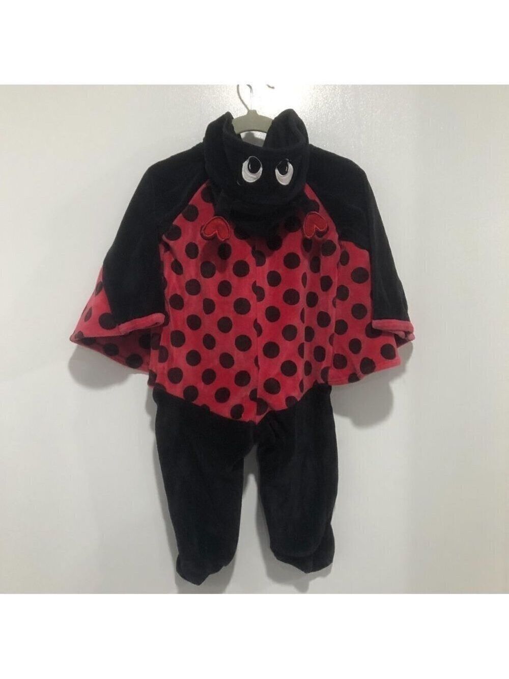 𝅺girl's Lady Bug sleeper Size 3/6 months
